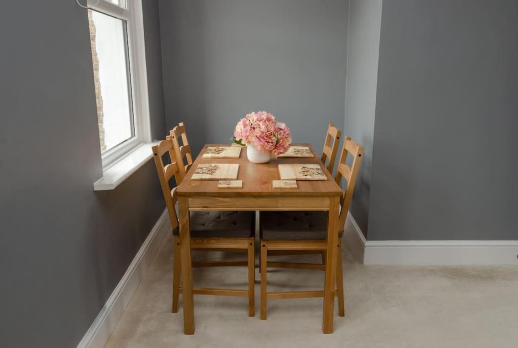 Peaceful & Spacious Family Home In Eastbourne! Ngoại thất bức ảnh
