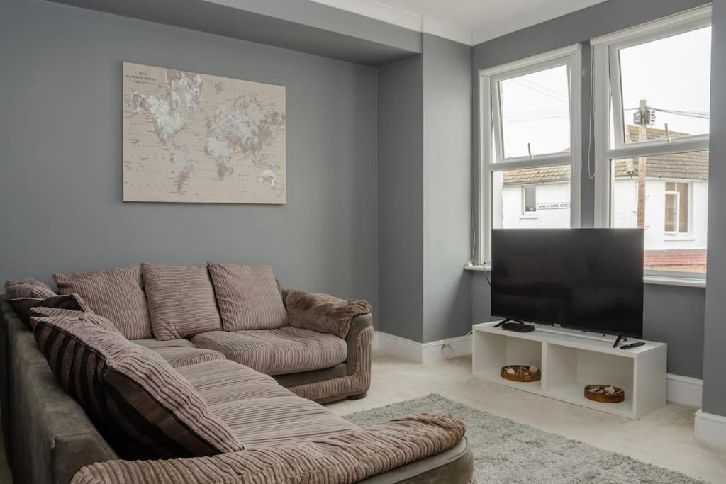 Peaceful & Spacious Family Home In Eastbourne! Ngoại thất bức ảnh
