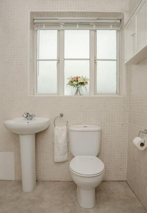 Peaceful & Spacious Family Home In Eastbourne! Ngoại thất bức ảnh