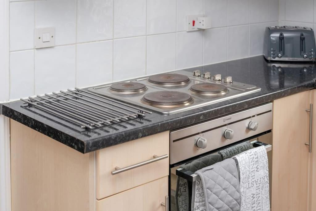 Peaceful & Spacious Family Home In Eastbourne! Ngoại thất bức ảnh